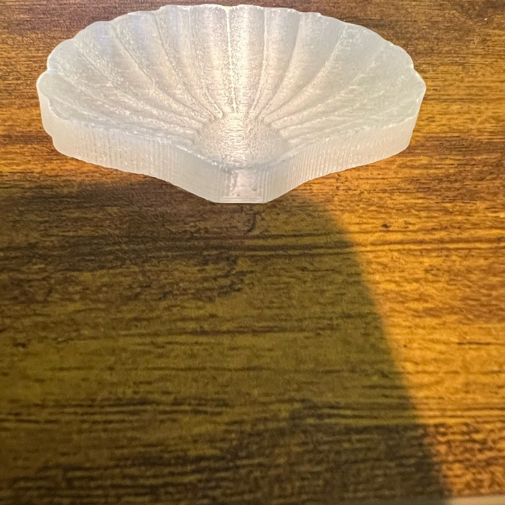 Selenite Clam Shell - Picture 2 of 3